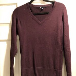 Gap V Neck Sweater in Burgundy, size Small.